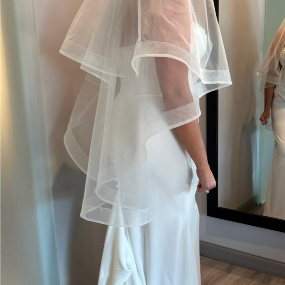Elegant White Horsehair edge Veil - Bridal